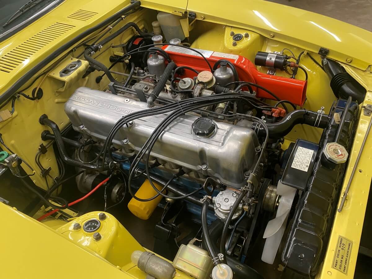 1971 Datsun 240z engine bay
